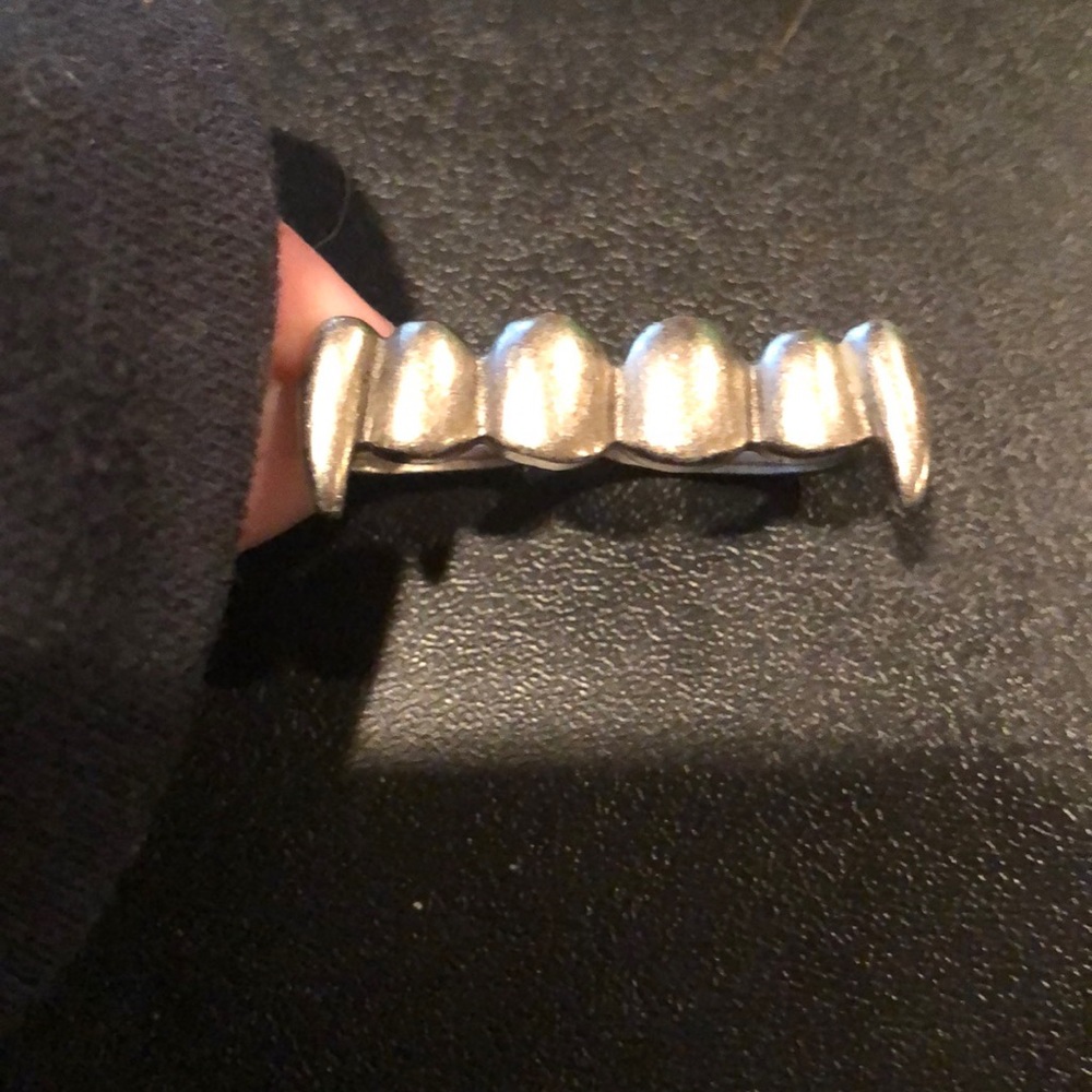 Size 6 vampire teeth novelty  ring